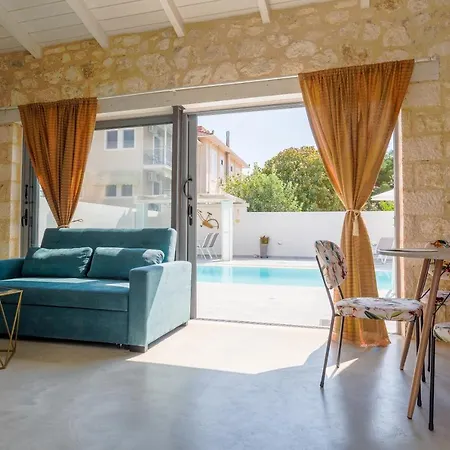 Amoroza Villa Nidrí